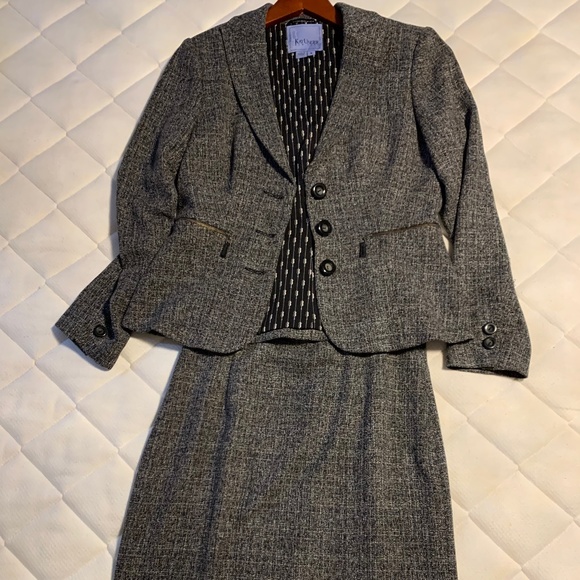 Skirt suits - Picture 1 of 2
